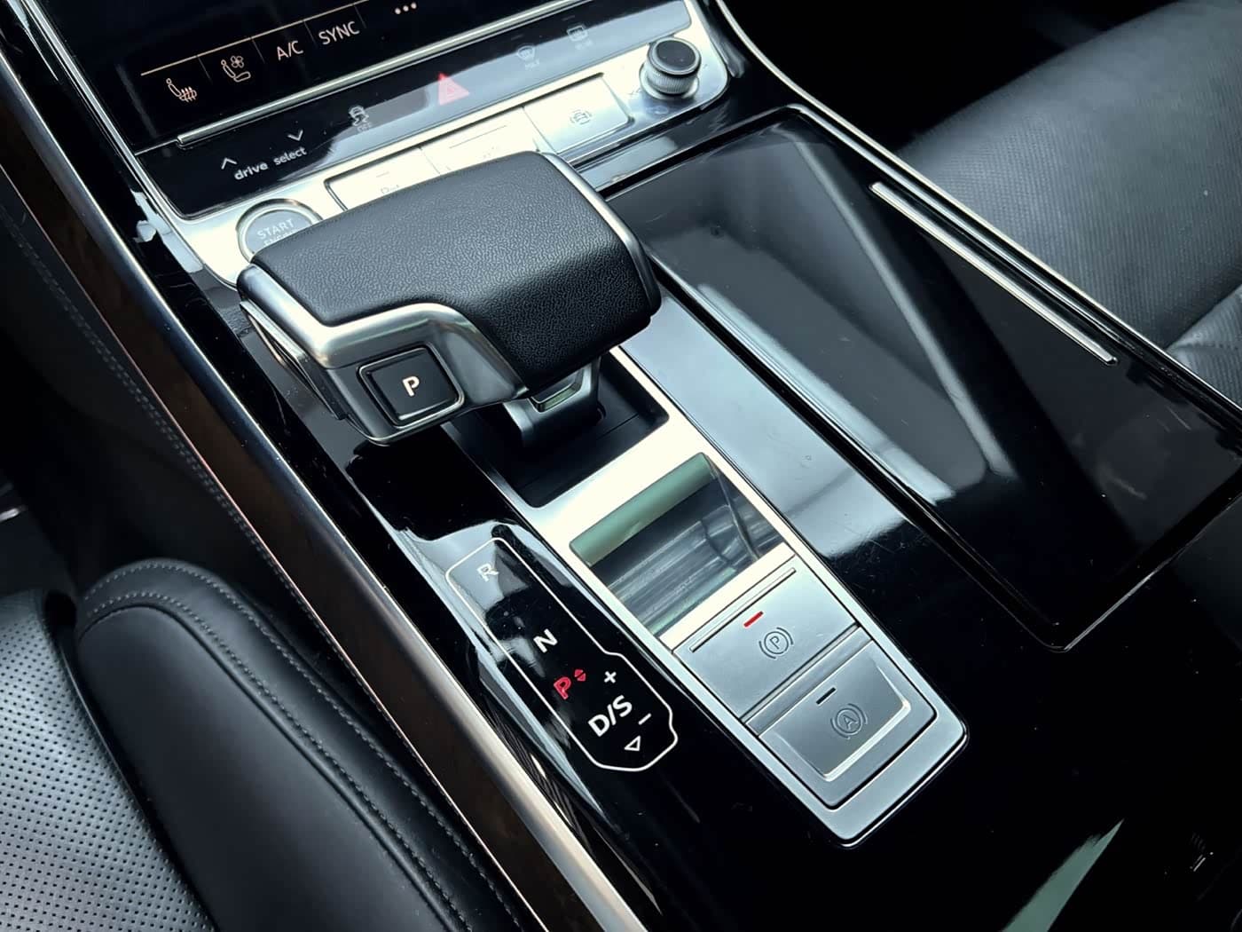 Audi A8 2023 — Фото 19/19