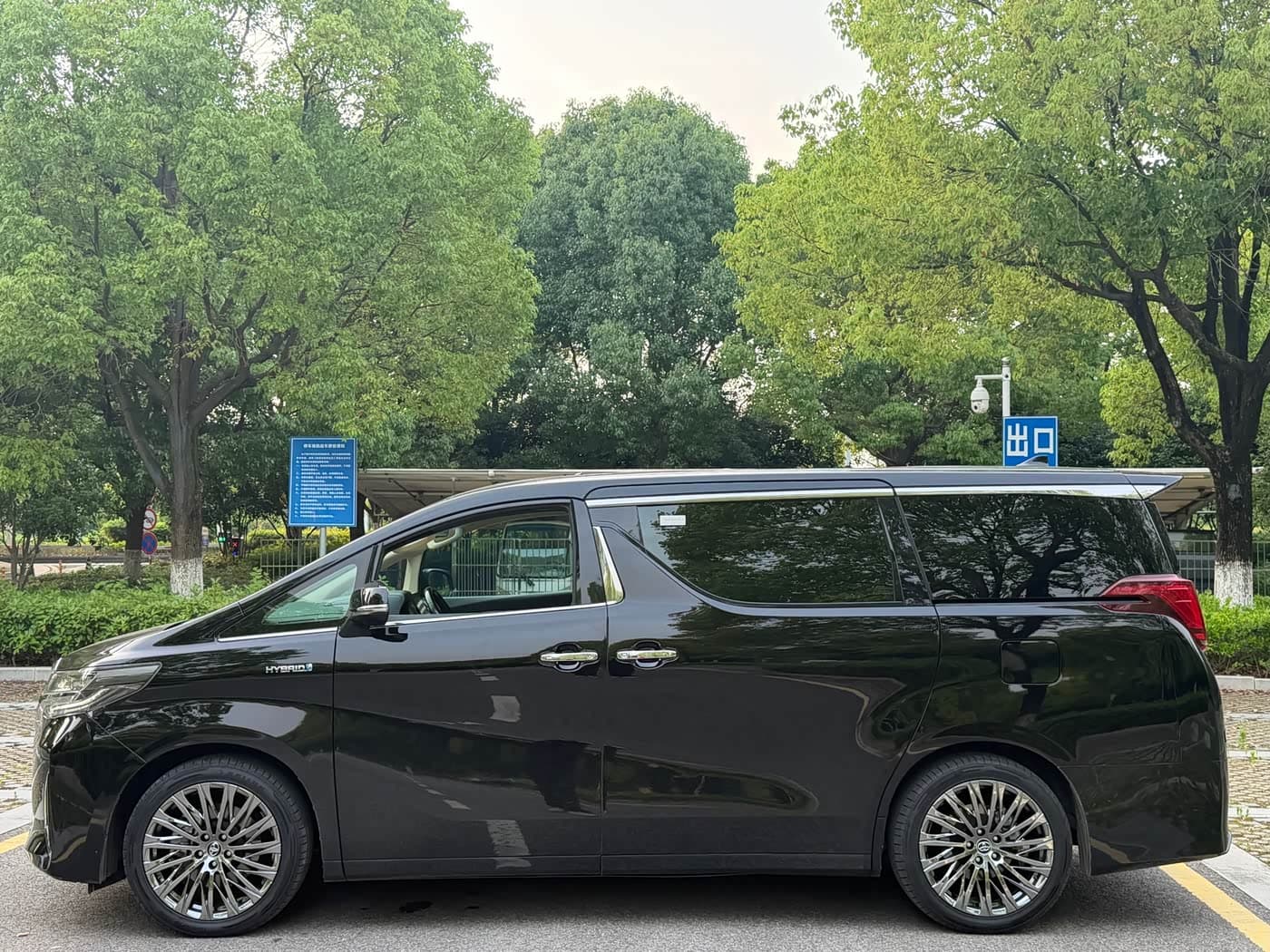 Toyota Alphard 2021 — Фото 3/18
