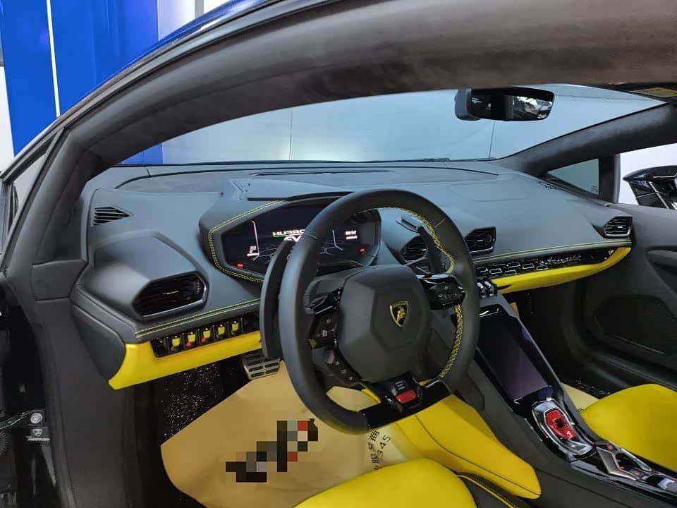 Lamborghini Huracán 2023 — Фото 7/12