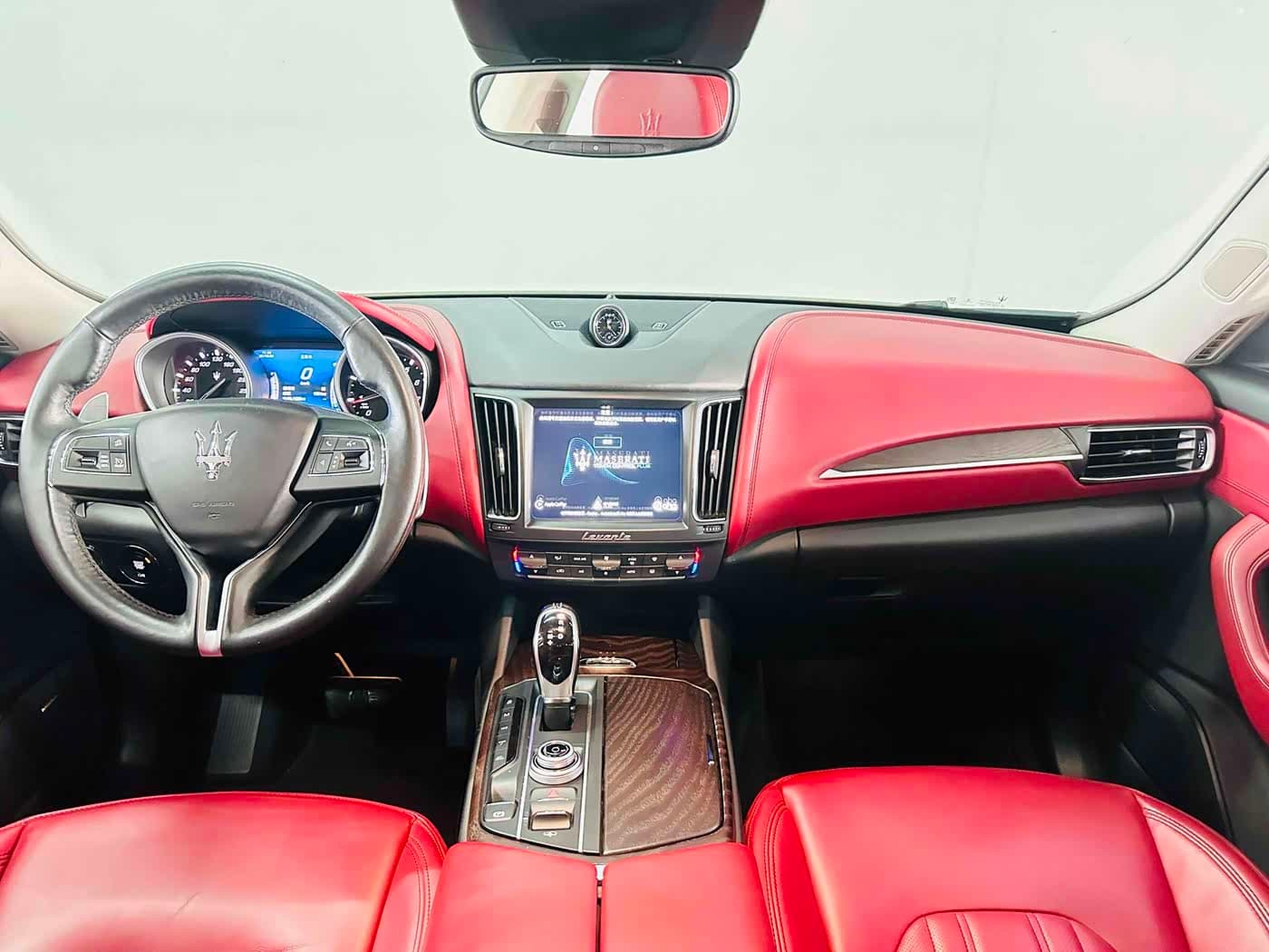 Maserati Levante 2019 — Фото 12/18