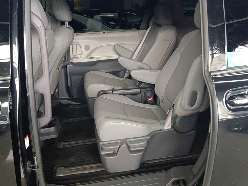 Toyota Granvia 2024 — Фото 17/20