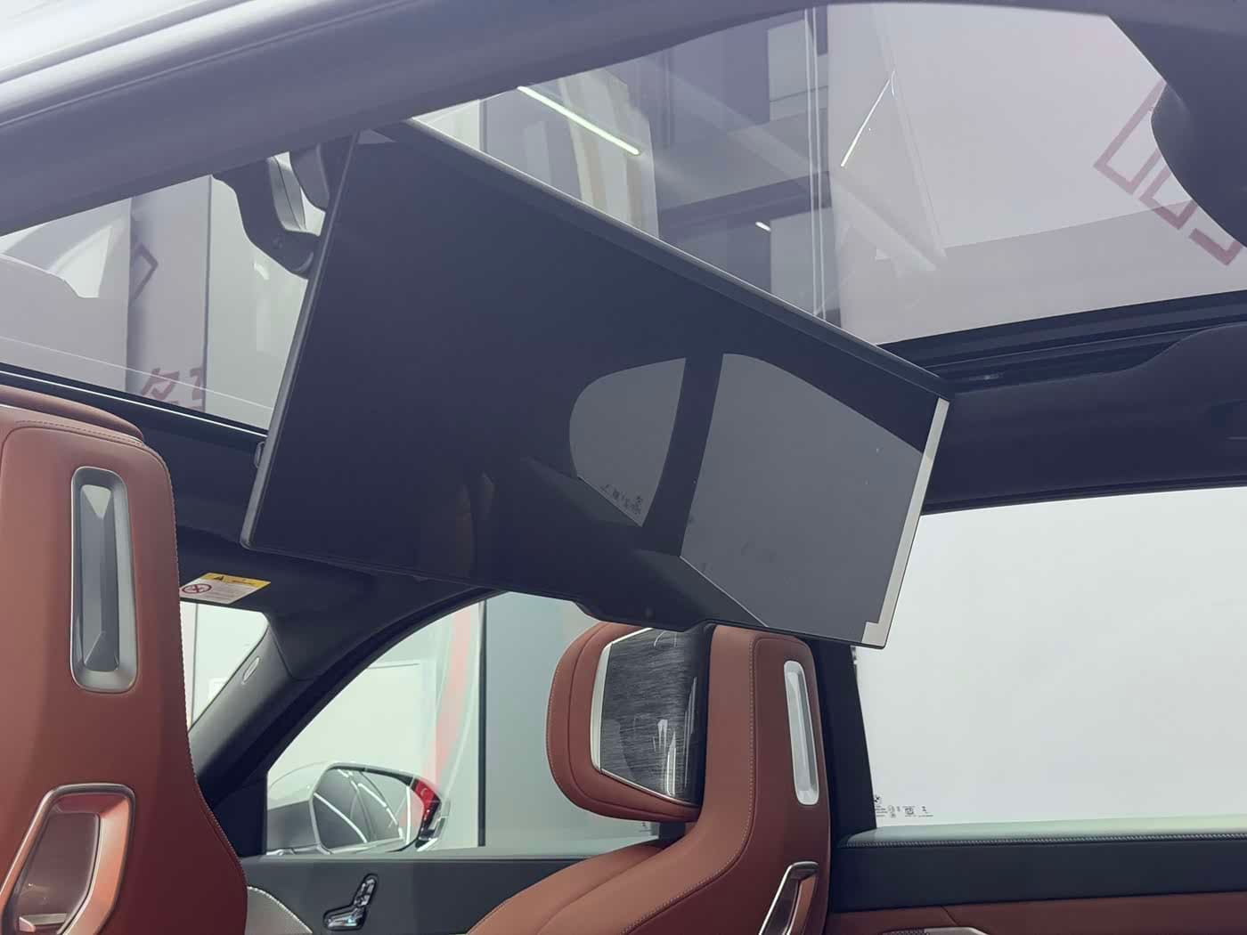 BMW i7 2023 — Фото 18/20
