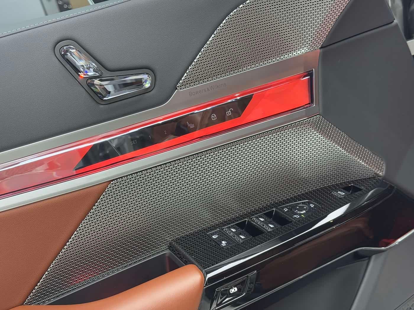BMW i7 2023 — Фото 19/20