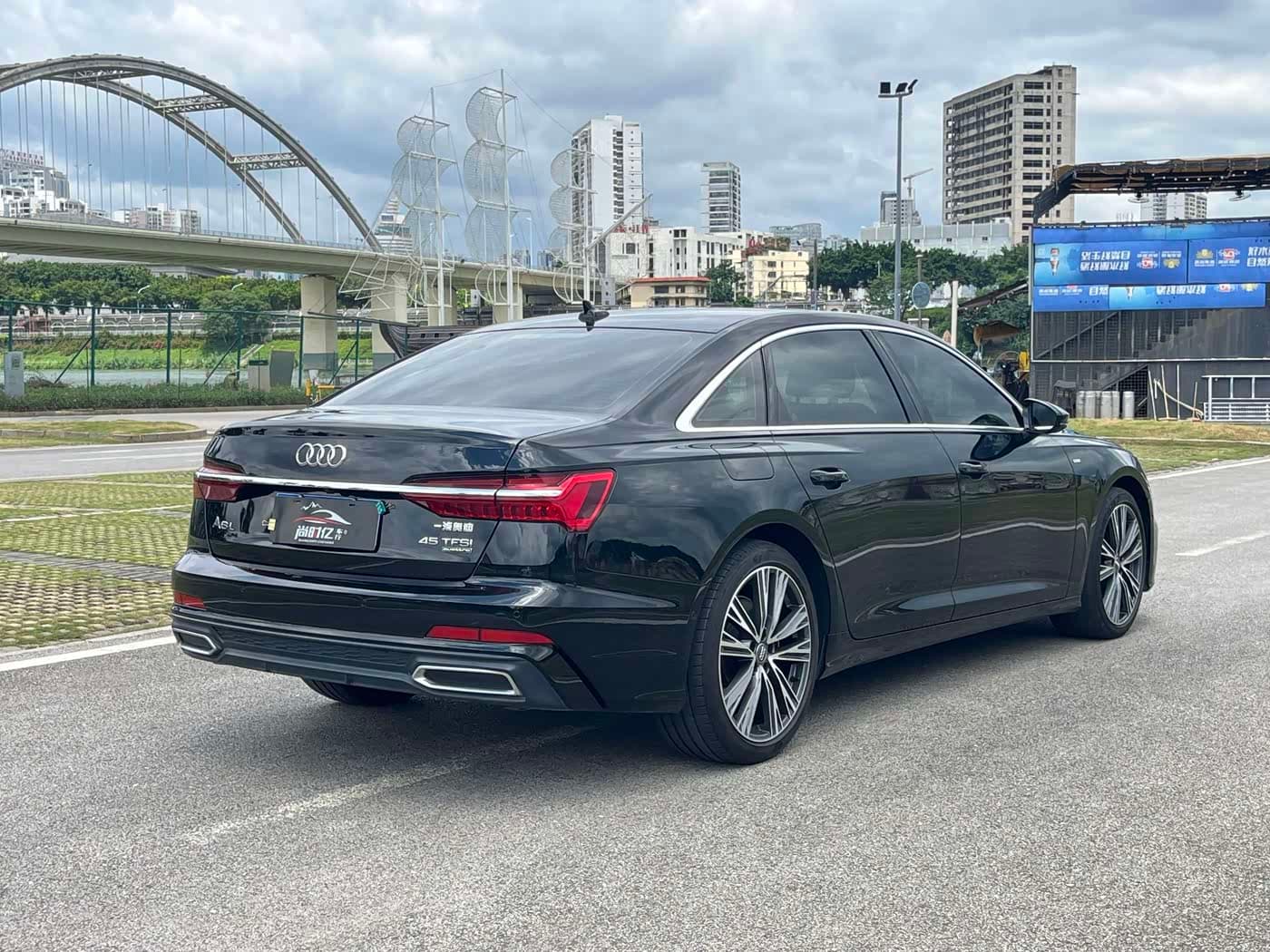 Audi A6L 2021 — Фото 6/20