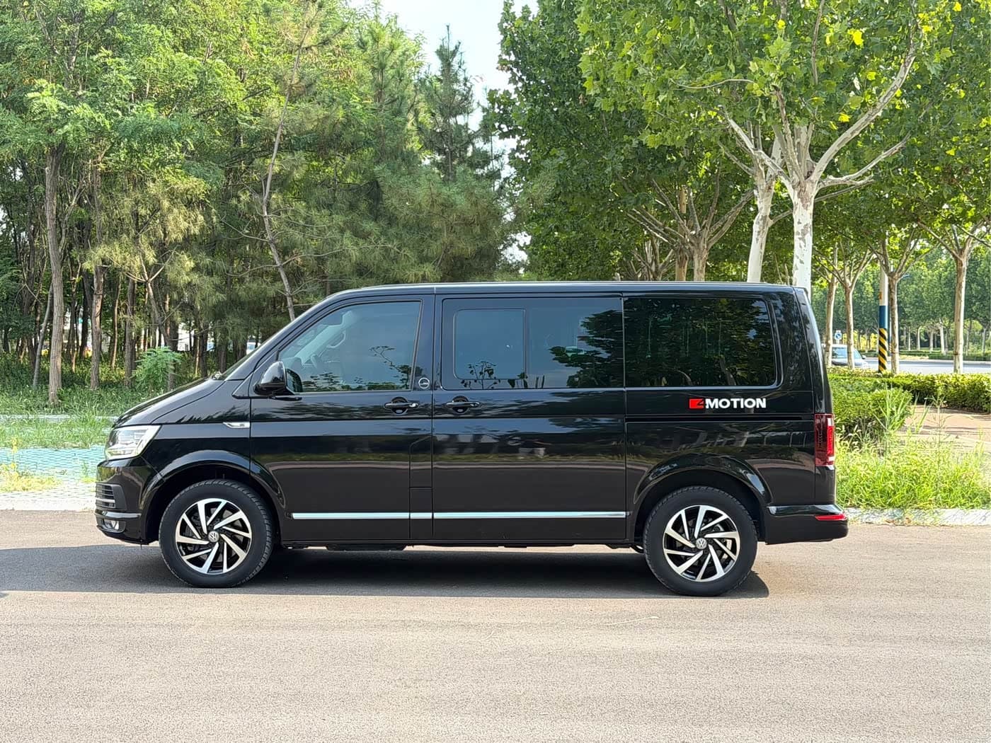 Volkswagen Multivan 2019 — Фото 4/20