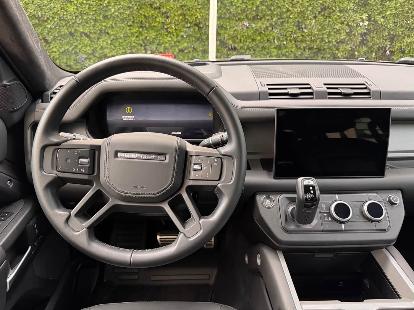 Land Rover Defender 2025 — Фото 12/20