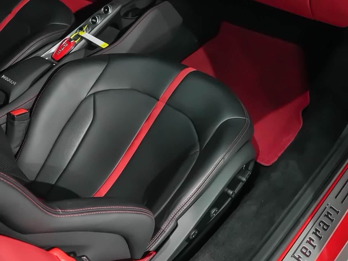 Ferrari F8 2021 — Фото 10/12