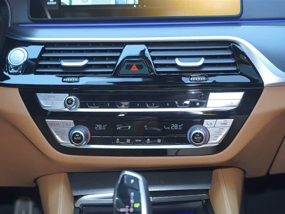 BMW 5 Series 2023 — Фото 14/20