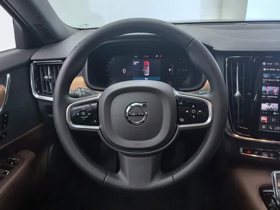 Volvo S90 2025 — Фото 15/16