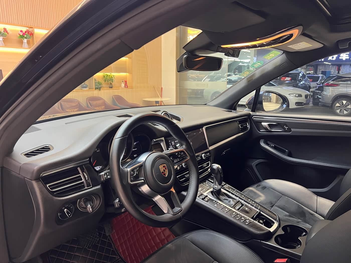 Porsche Macan 2019 — Фото 15/20