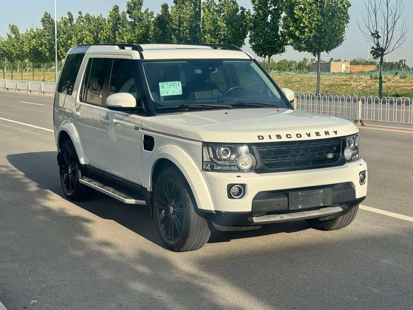 Land Rover Discovery 2015 — Фото 3/9
