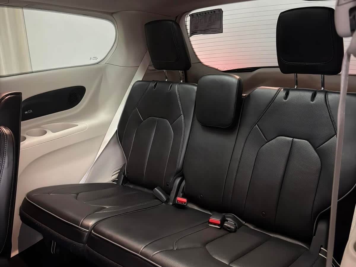 Chrysler Grand Caravan PHEV 2021 — Фото 11/19