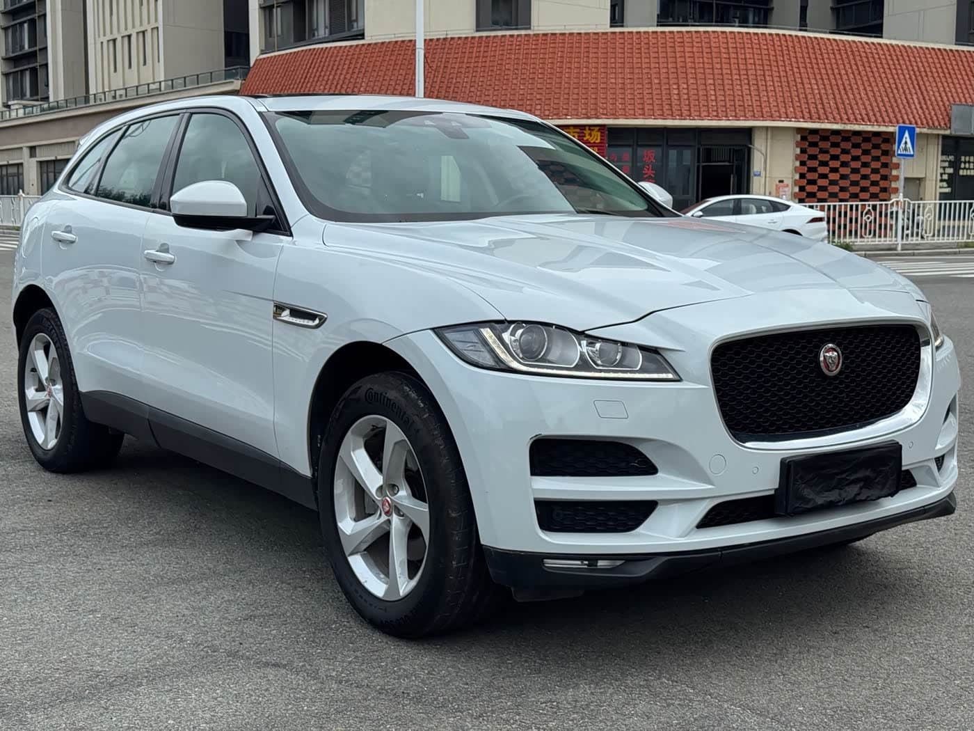 Jaguar F-PACE 2016 — Фото 3/9