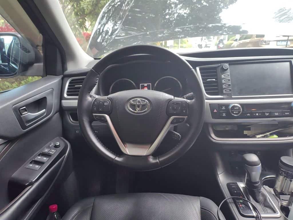 Toyota Highlander 2020 — Фото 3/20