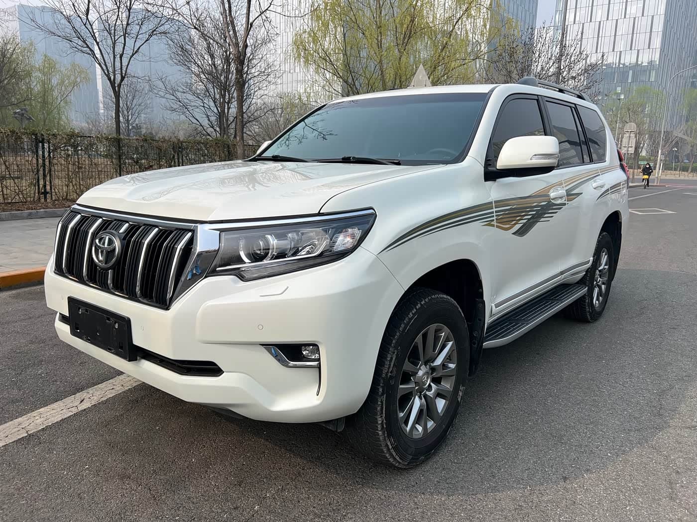 Toyota Prado 2018 — Фото 1/14