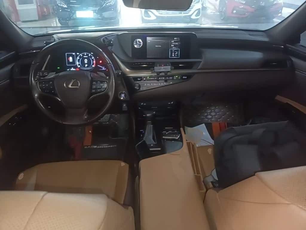 Lexus ES 2020 — Фото 10/20