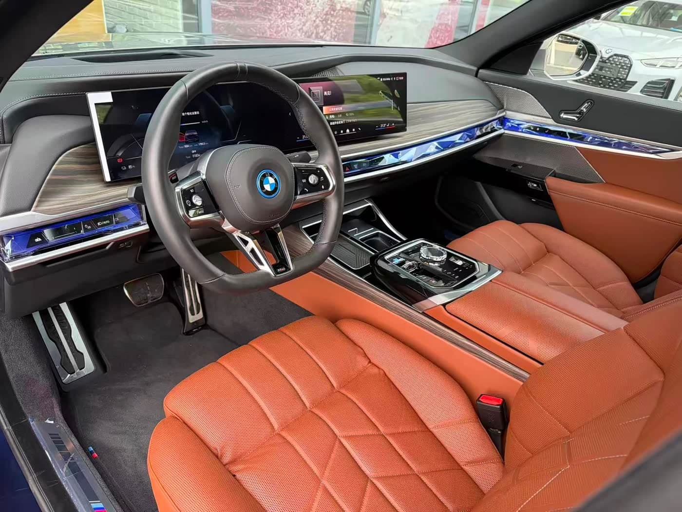 BMW i7 2025 — Фото 11/14