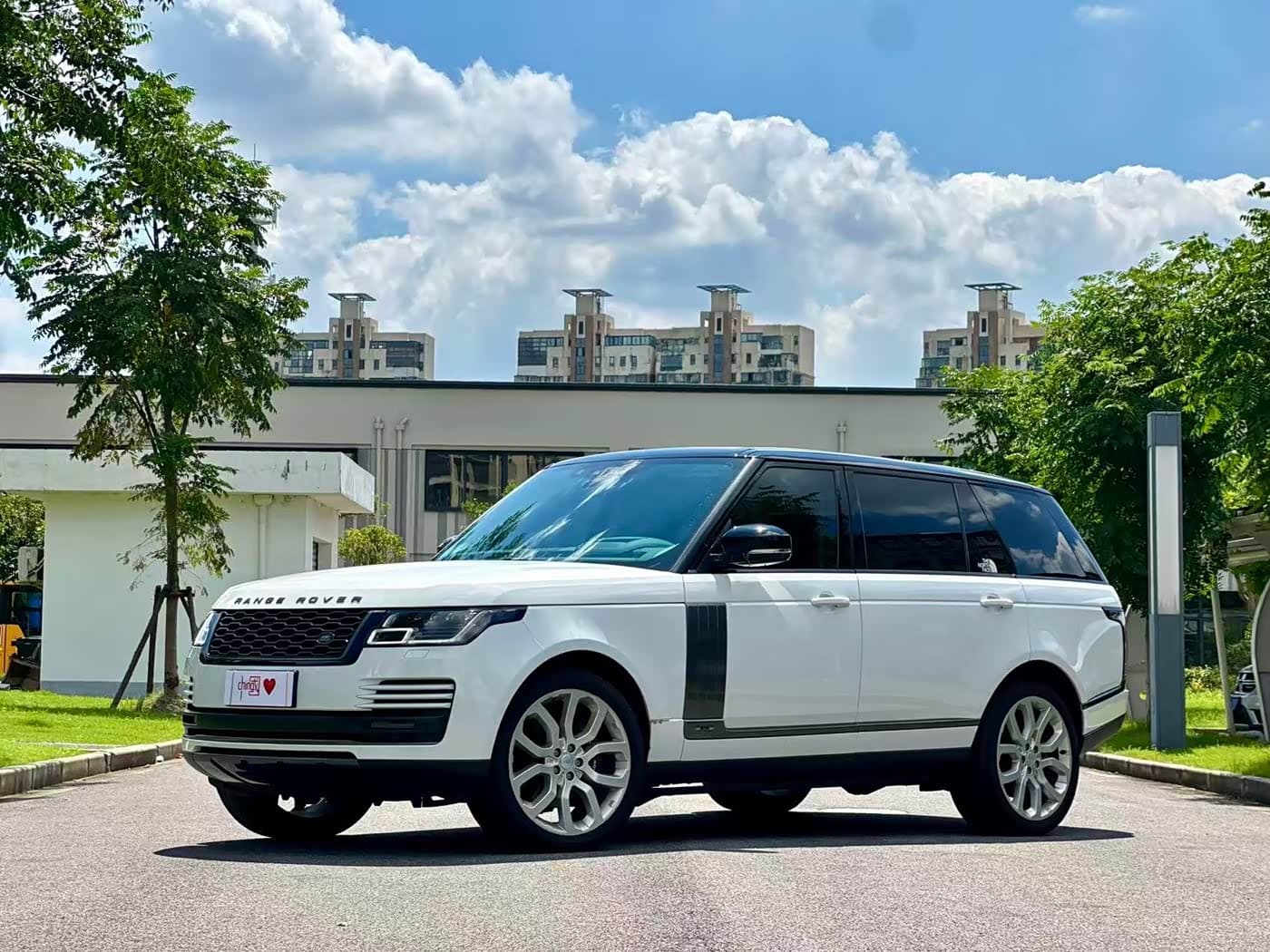 Land Rover Range Rover 2022 — Фото 1/13