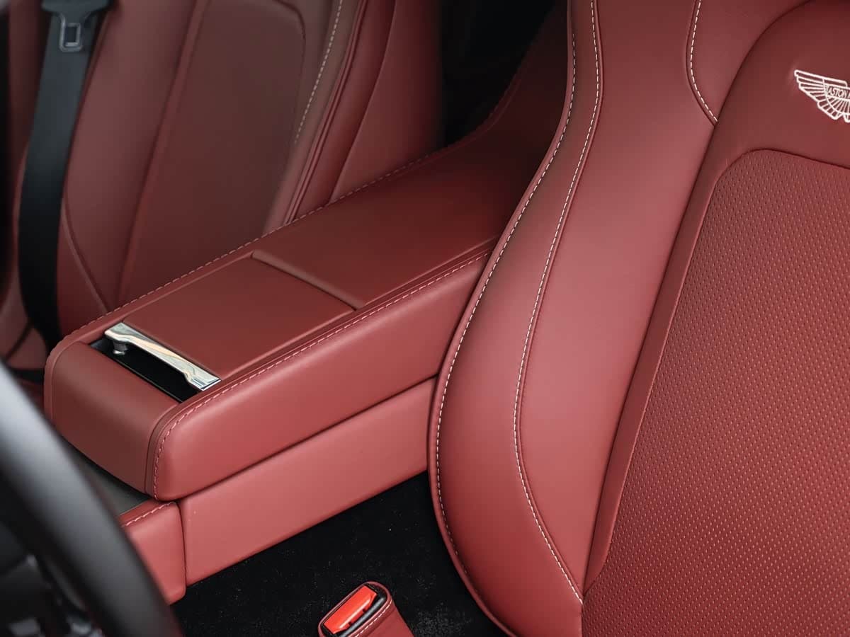 Aston Martin Rapide 2019 — Фото 11/20