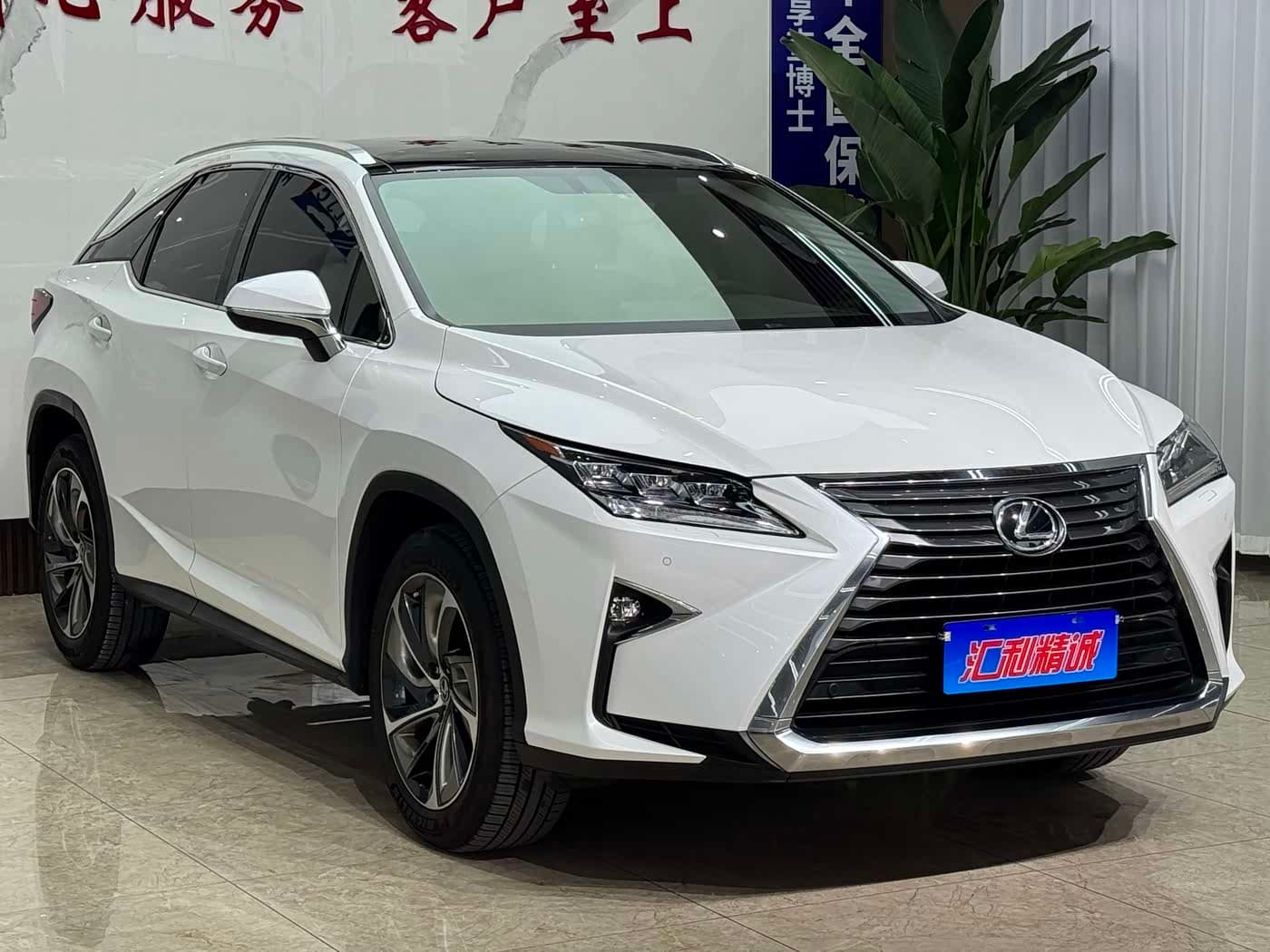 Lexus RX 2019 — Фото 3/20