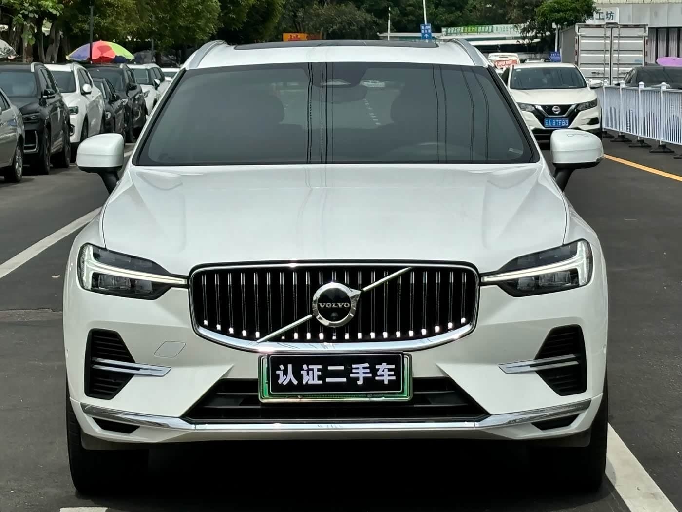 Volvo XC60 Plug-in Hybrid 2022 — Фото 2/9