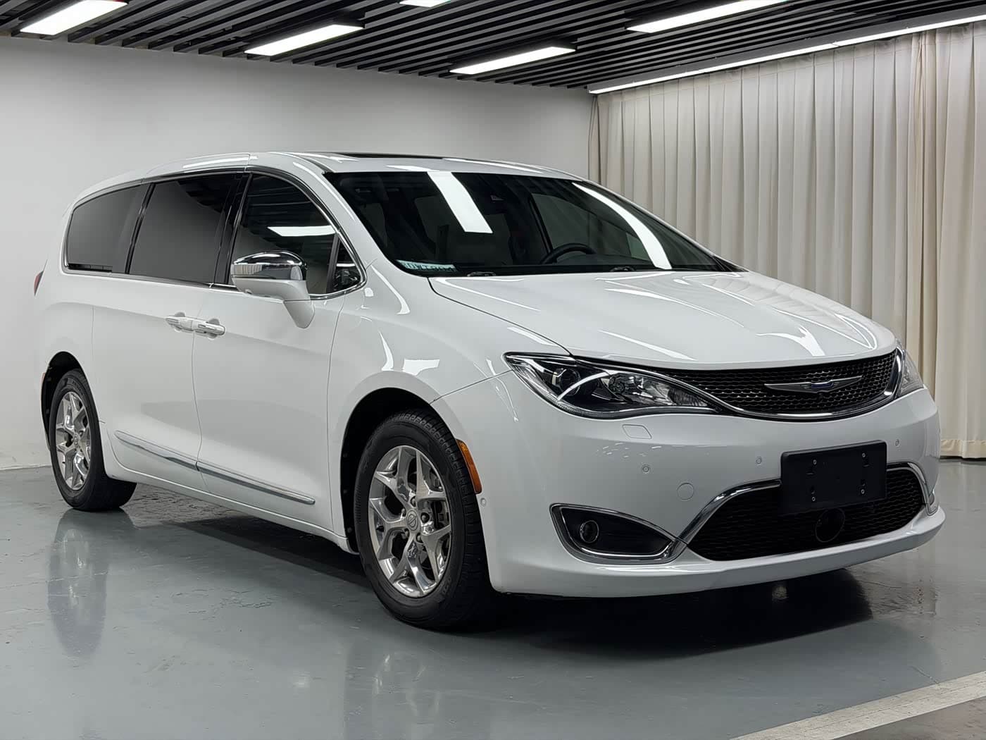 Chrysler Grand Voyager 2019 — Фото 3/20