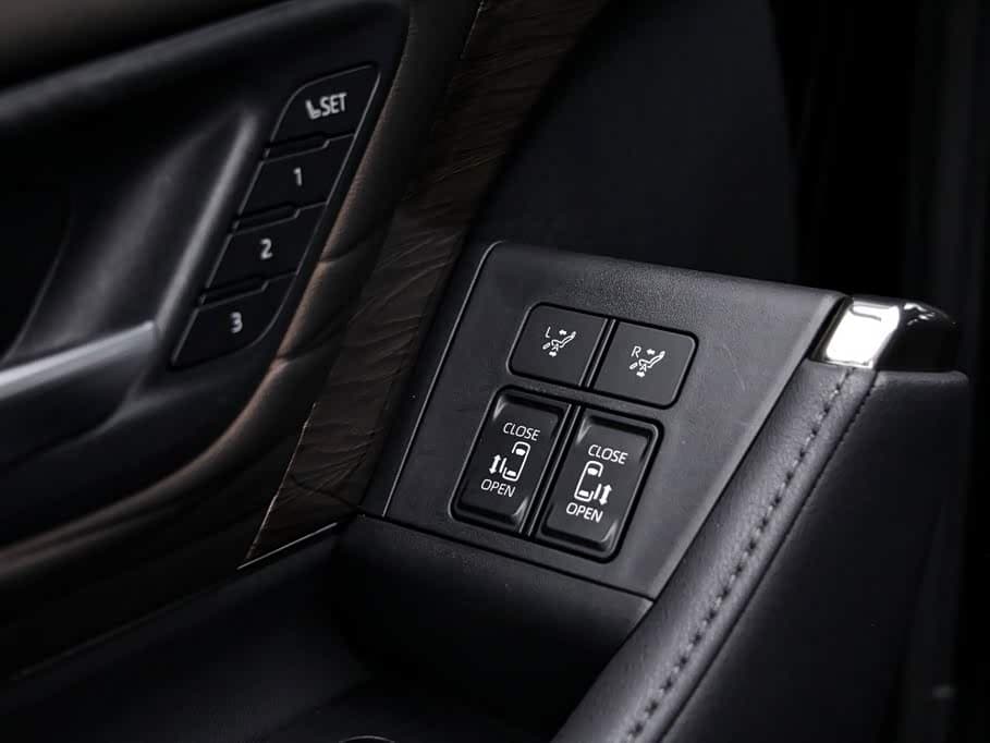 Toyota Alphard 2024 — Фото 13/20