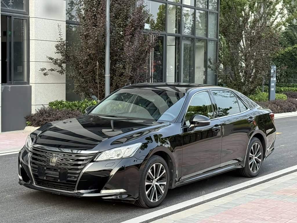 Toyota Crown 2018 — Фото 1/20