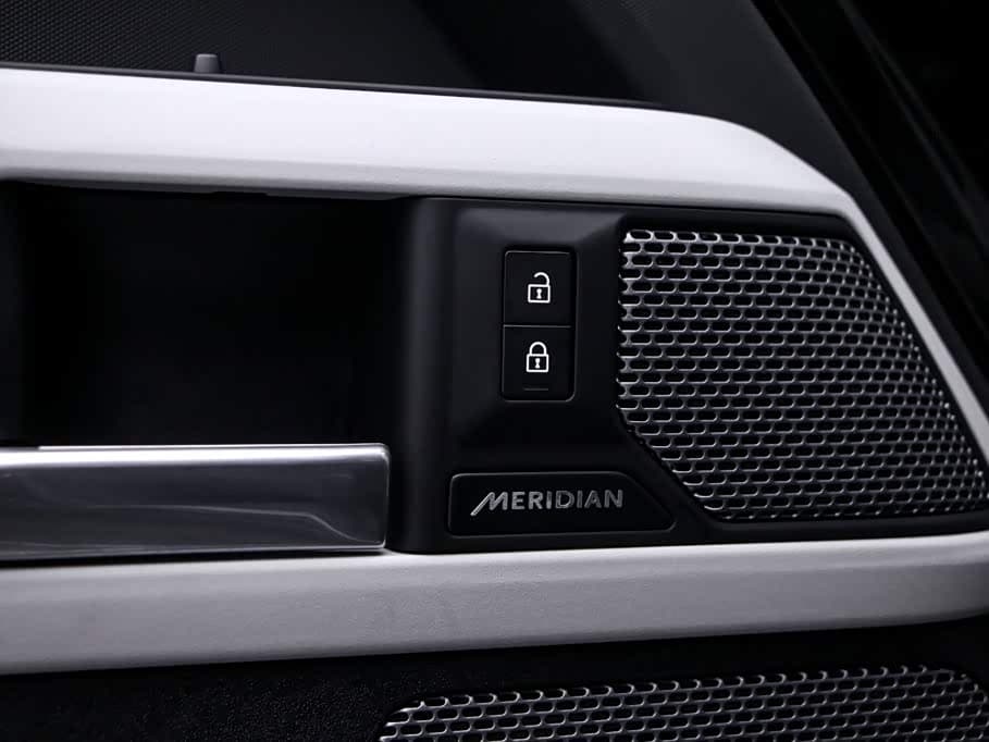 Land Rover Defender 2024 — Фото 14/20