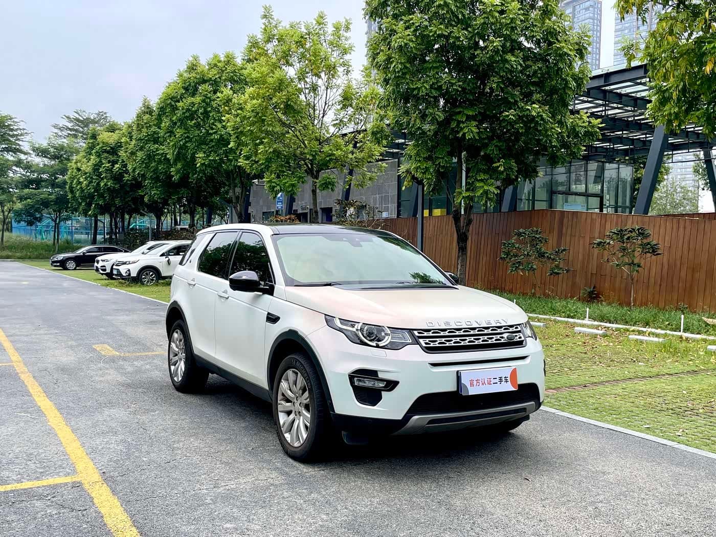 Land Rover Discovery Sport 2019 — Фото 3/16