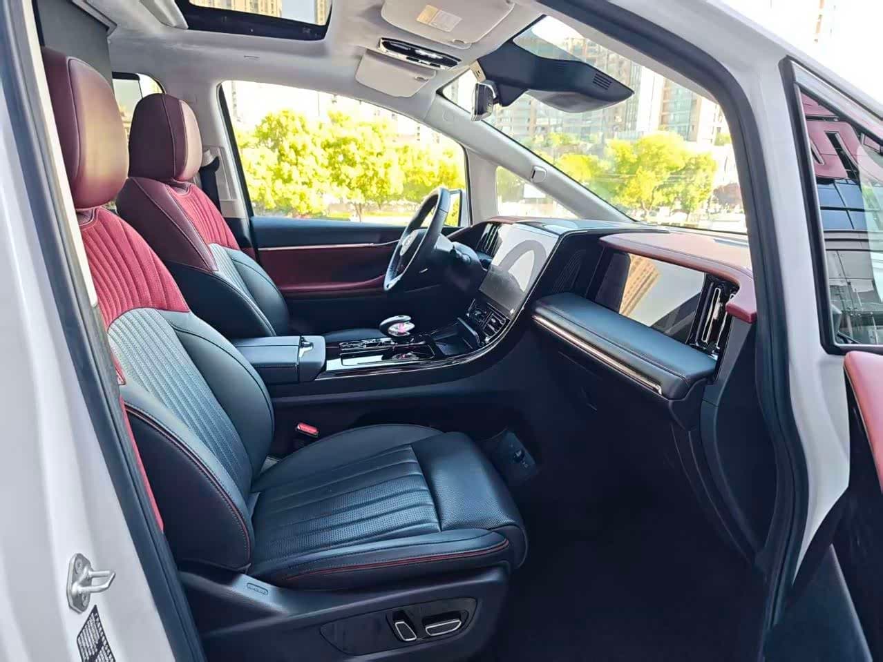 GAC Trumpchi Trumpchi E9 2023 — Фото 15/20
