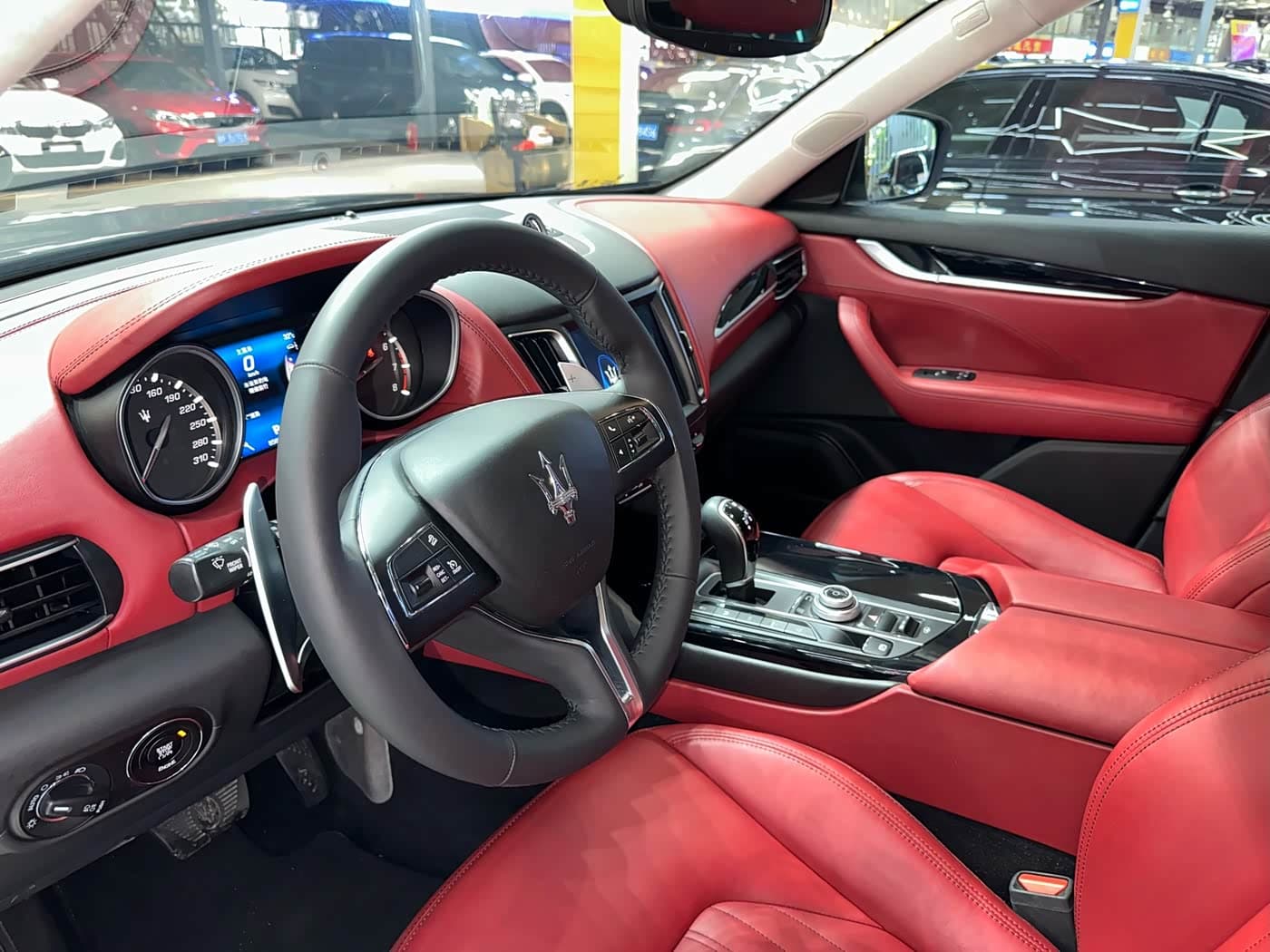 Maserati Levante 2016 — Фото 6/20