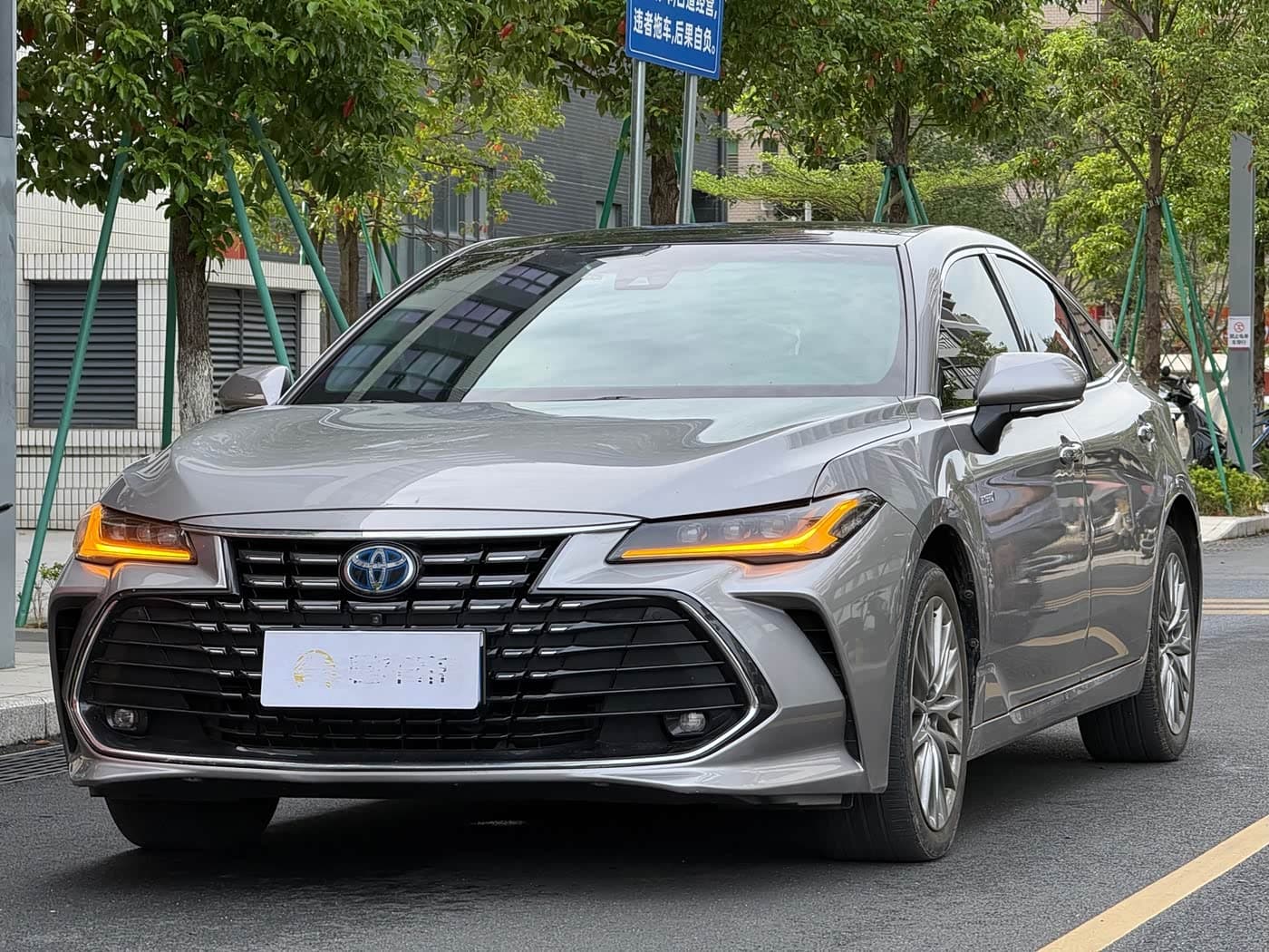 Toyota Avalon 2022 — Фото 1/15