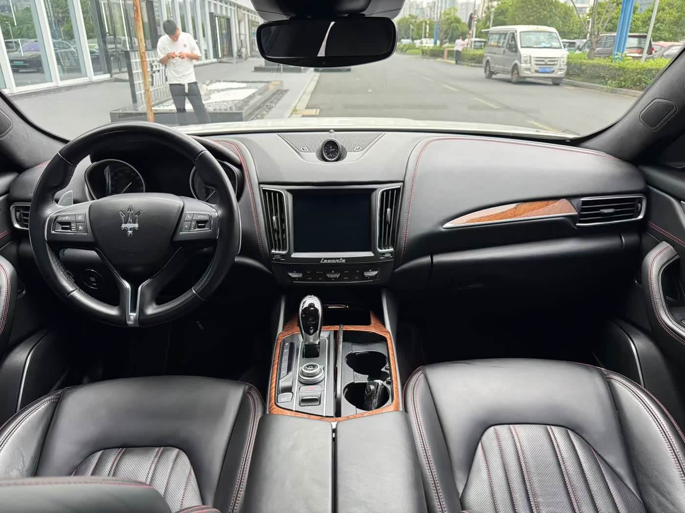 Maserati Levante 2017 — Фото 4/9
