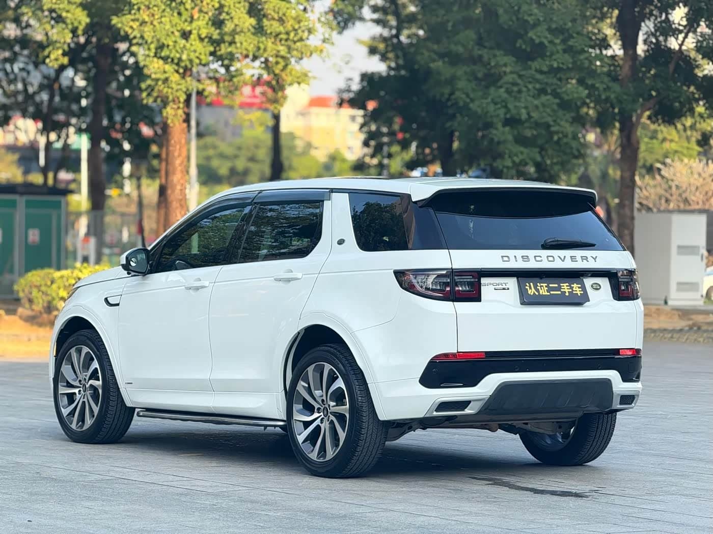 Land Rover Discovery Sport 2020 — Фото 18/20