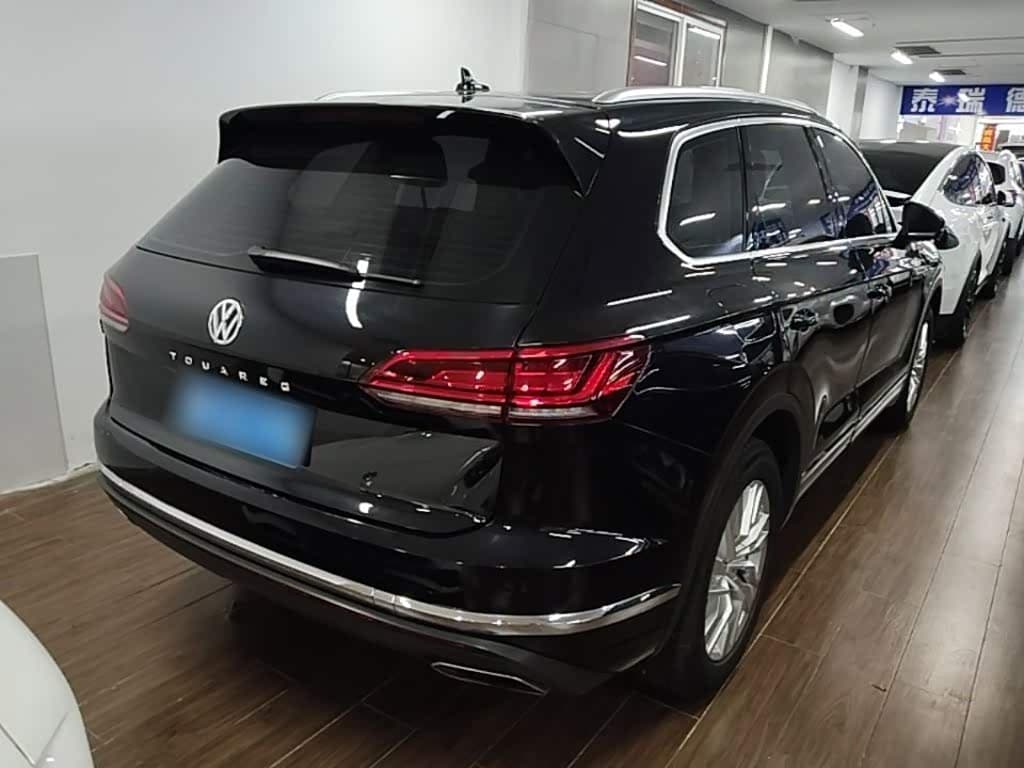 Volkswagen Touareg 2019 — Фото 7/20