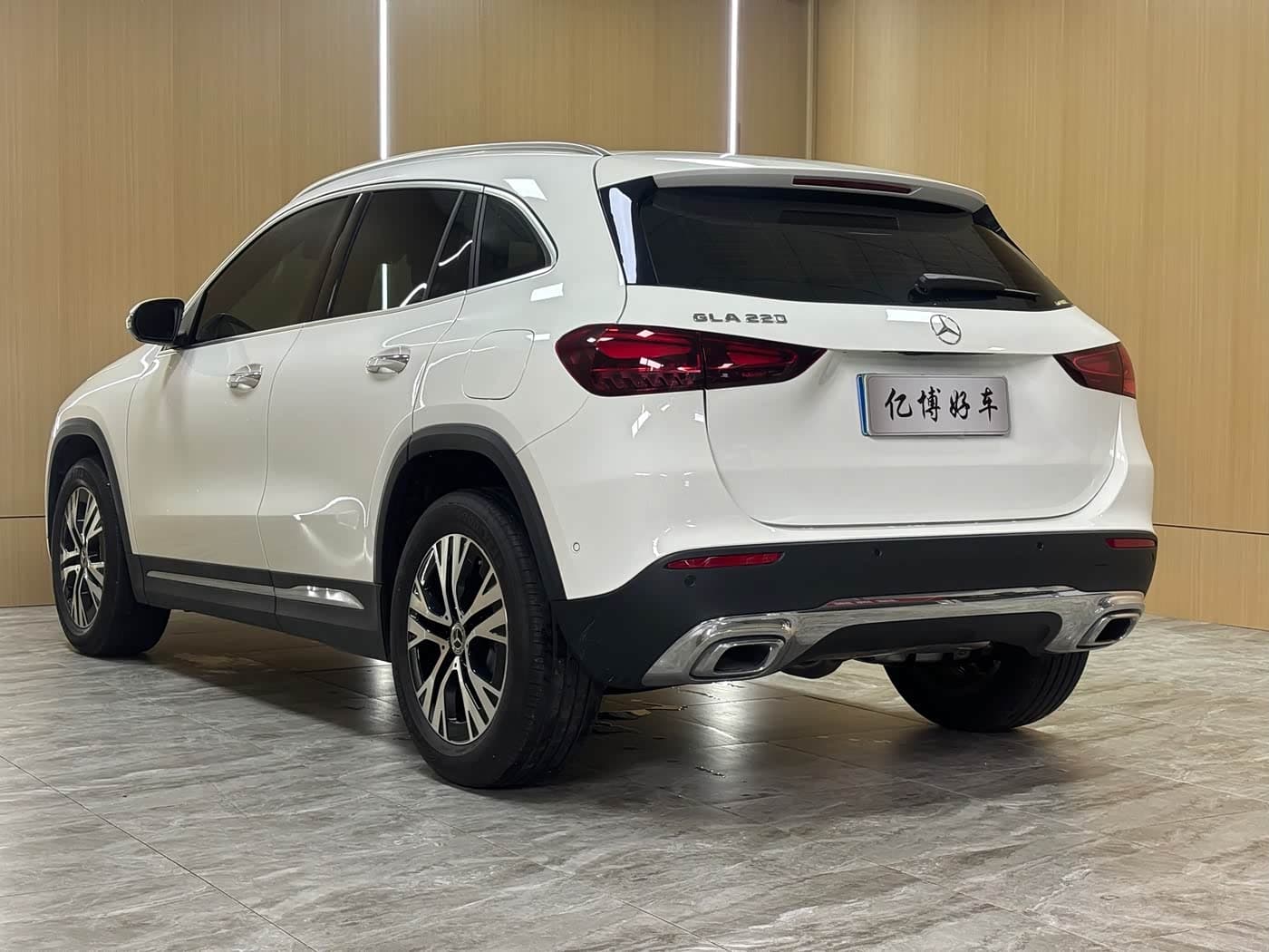 Mercedes-Benz GLA 2024 — Фото 8/14