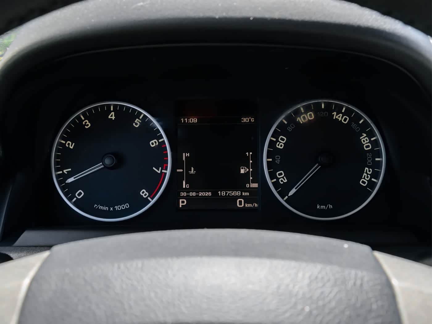 Land Rover Discovery 2016 — Фото 18/20