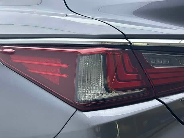 Lexus ES 2021 — Фото 18/19
