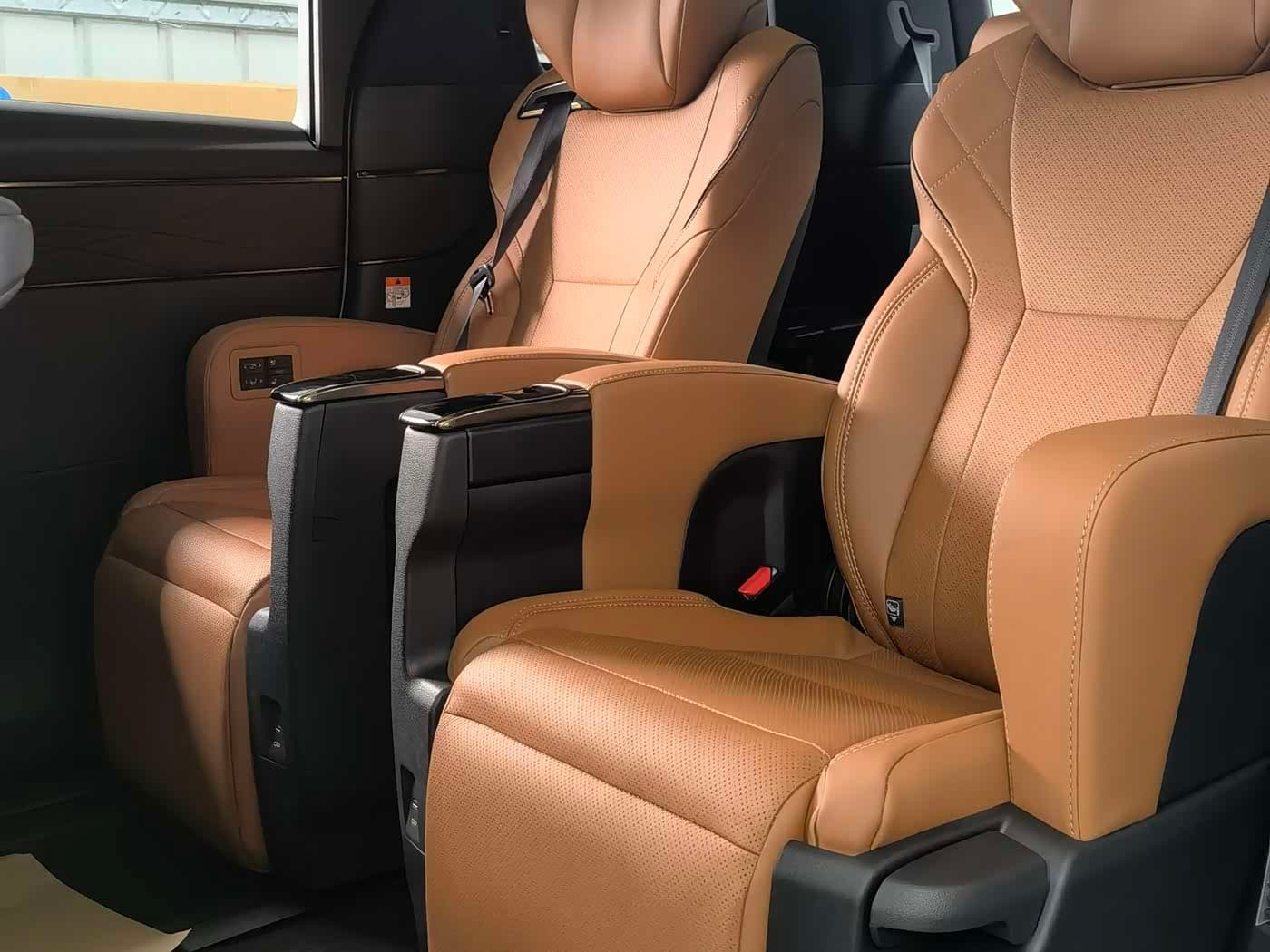 Toyota Vellfire 2024 — Фото 4/7
