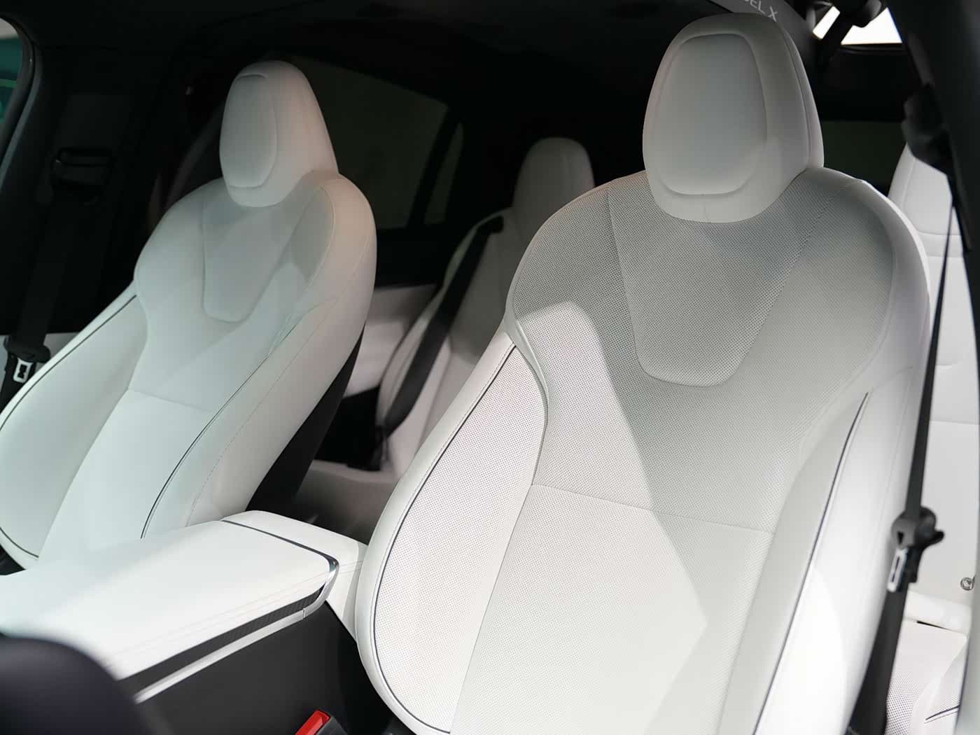 Tesla Model X 2023 — Фото 16/20