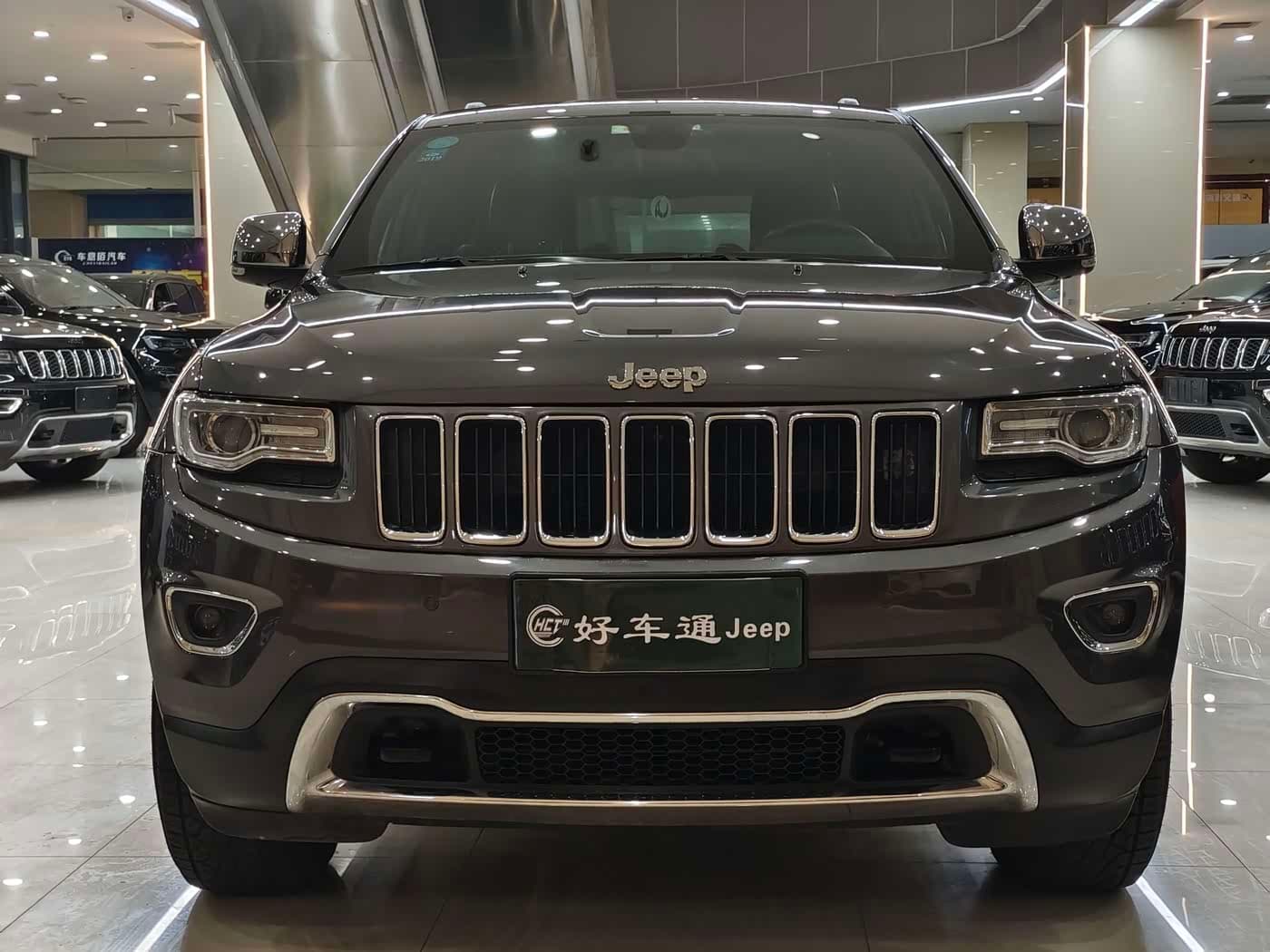 Jeep Grand Cherokee 2015 — Фото 3/18
