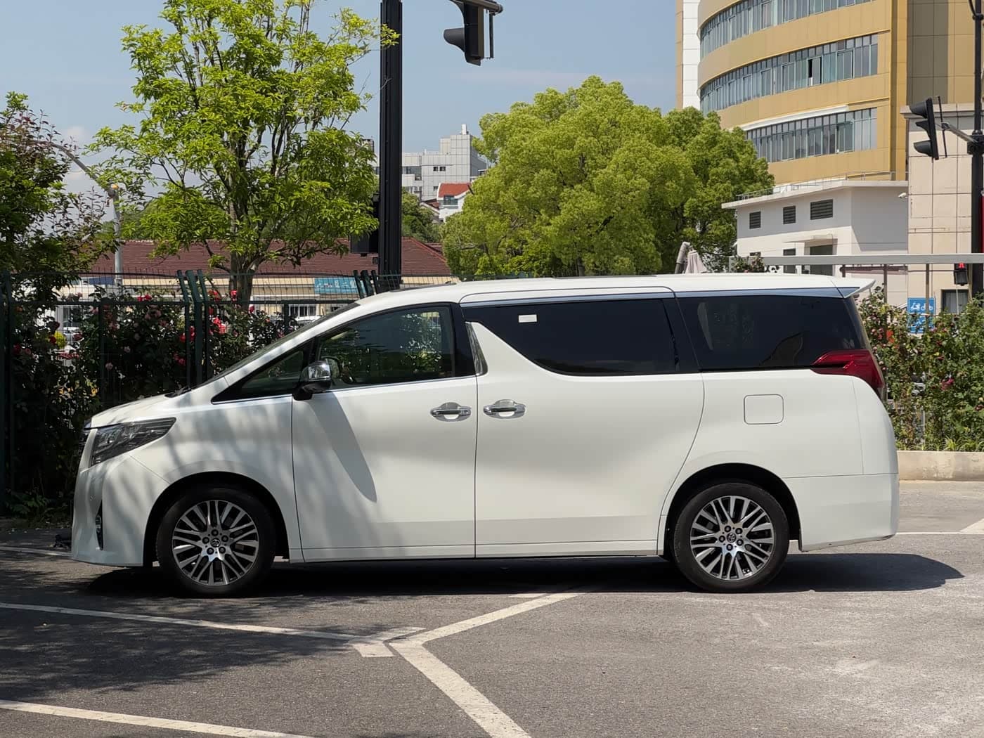 Toyota Alphard 2017 — Фото 7/20