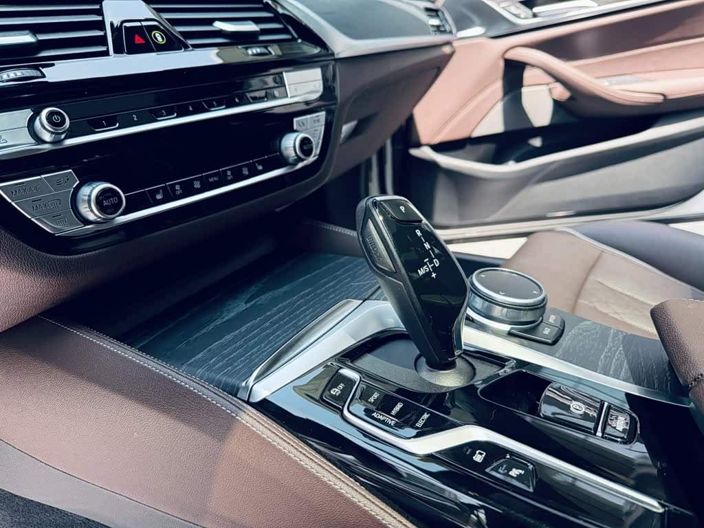 BMW 5 Series New Energy 2021 — Фото 9/15