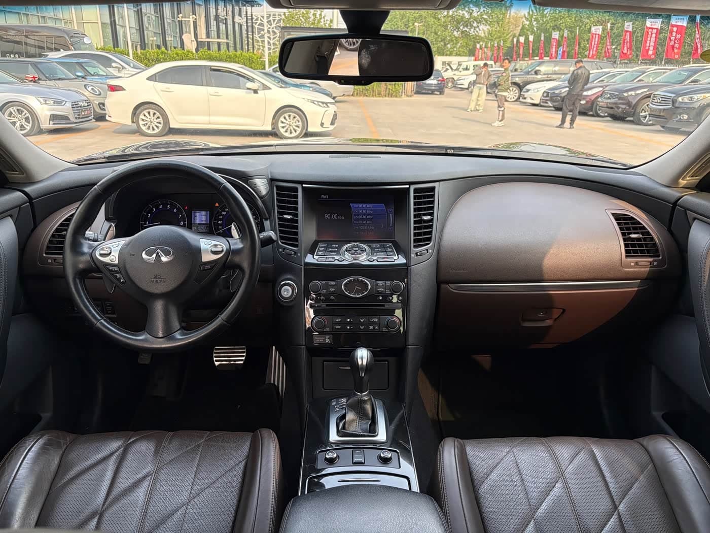 Infiniti QX70 2015 — Фото 14/17
