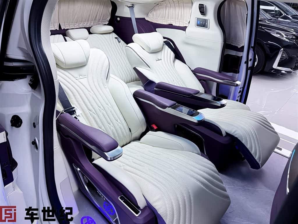 Toyota Sienna 2025 — Фото 7/11