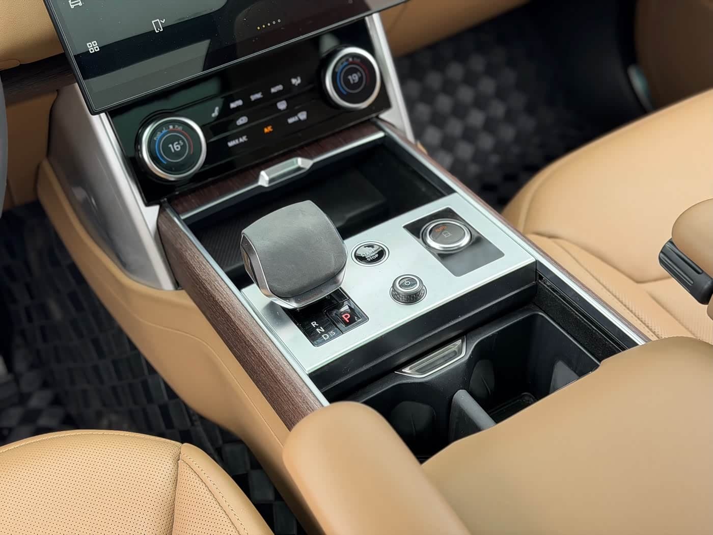 Land Rover Range Rover 2023 — Фото 12/18