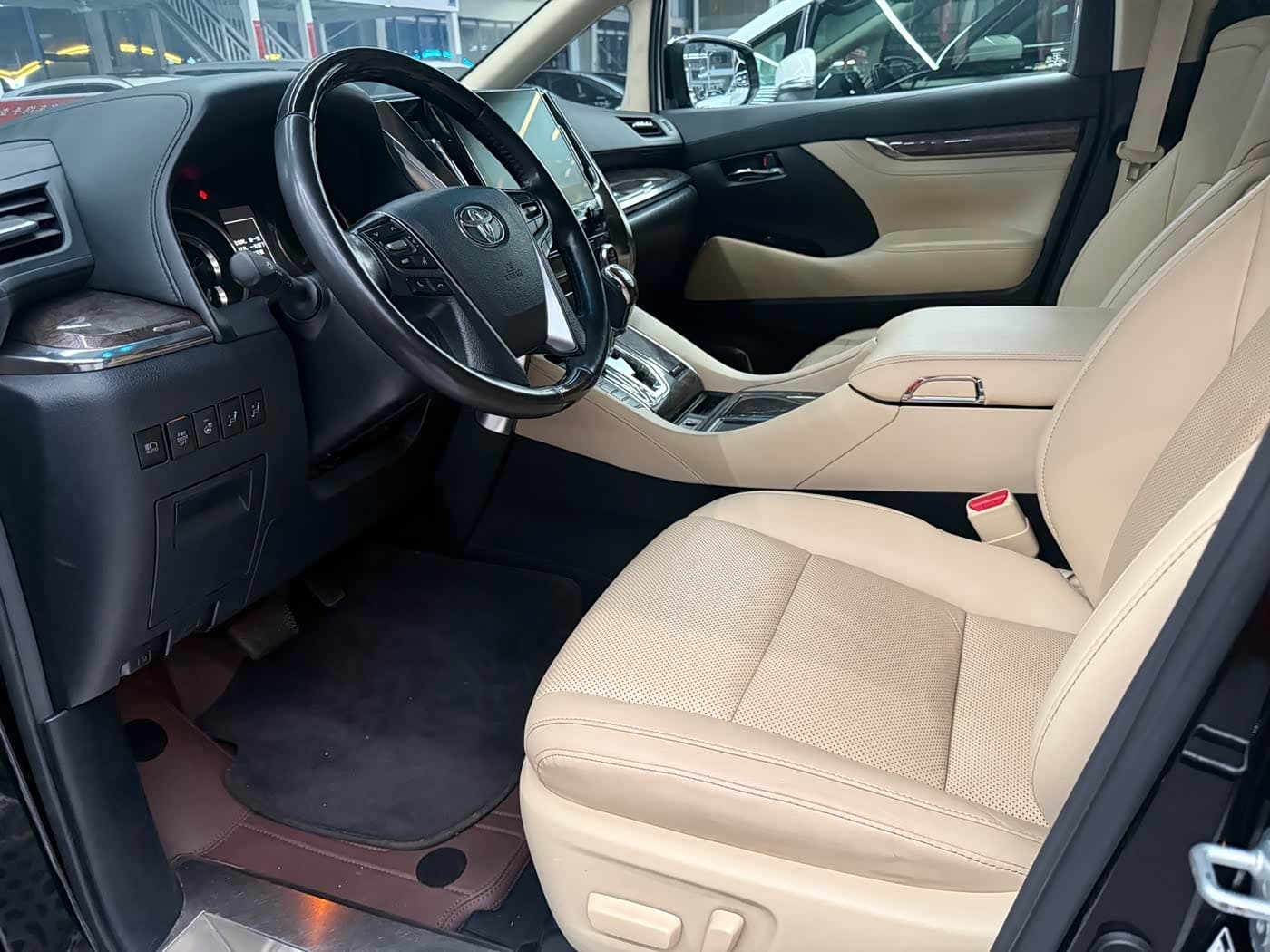 Toyota Vellfire 2021 — Фото 4/9