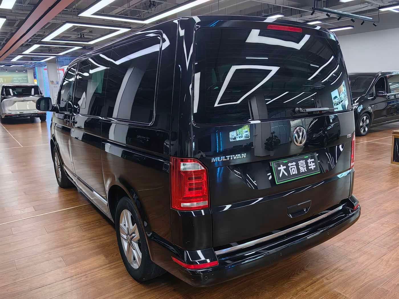 Volkswagen Multivan 2017 — Фото 7/20