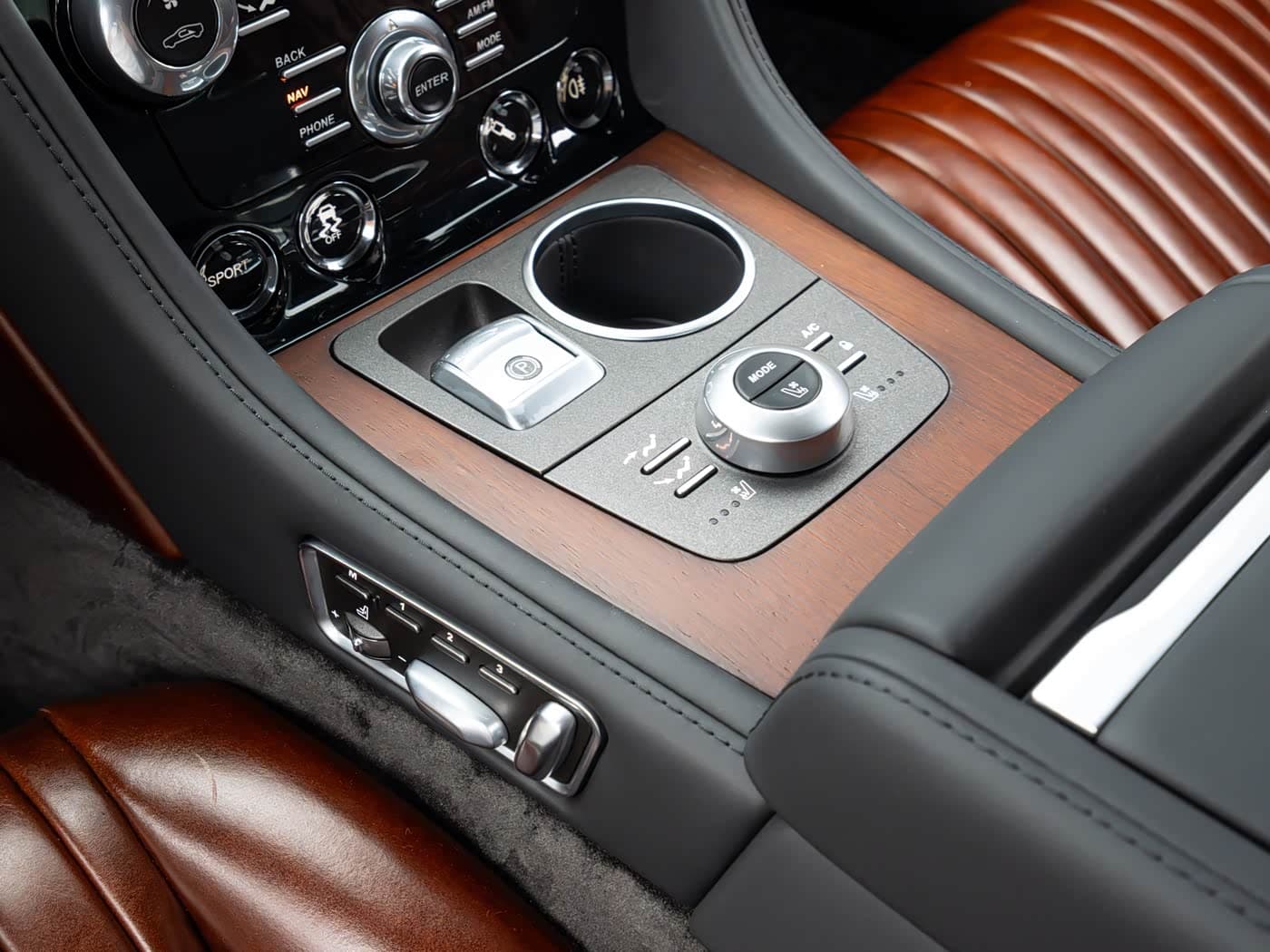 Aston Martin Rapide 2013 — Фото 13/20